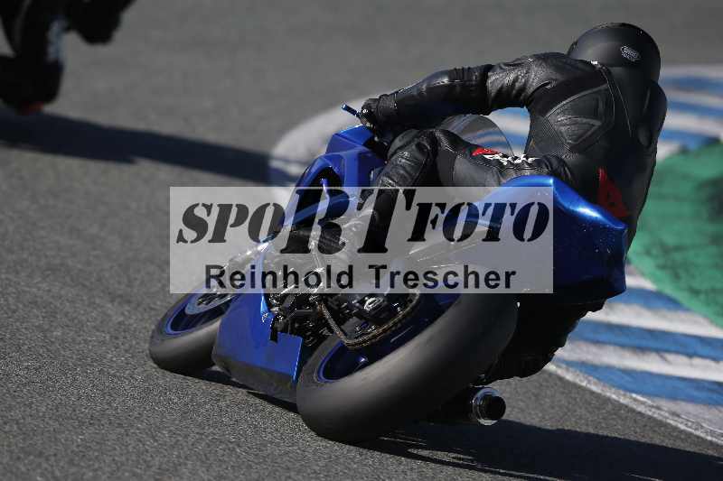 /Archiv-2024/02 29.01.-02.02.2024 Moto Center Thun Jerez/Gruppe gruen-green/backside